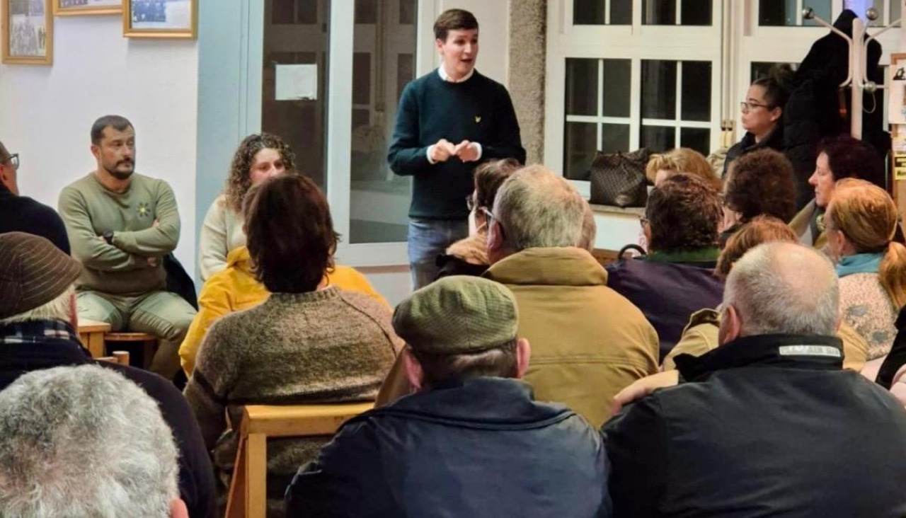 La reunión del BNG en la Casa do Mar de Corrubedo contó con alta participación