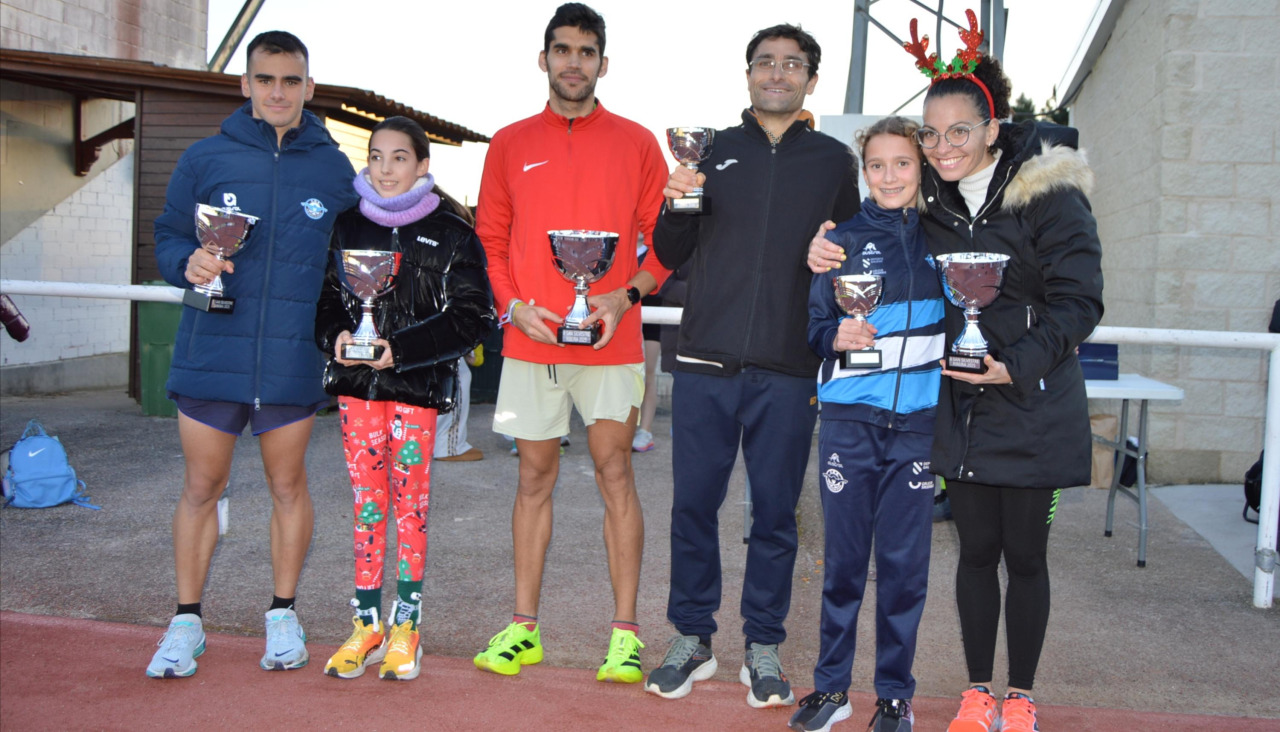 Los tres primeros en categorías masculina y femenina de 5.000 metros recibieron trofeos y a todos los participantes se les entregó una medalla