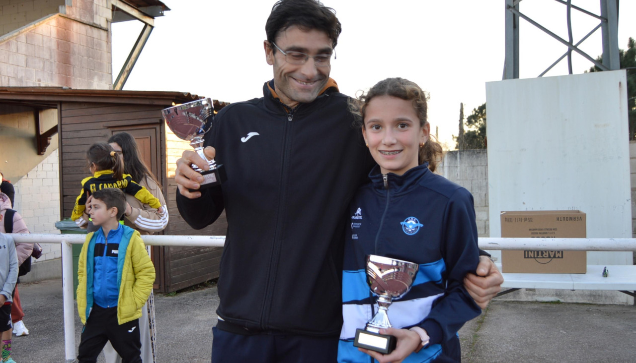 Imagen de los terceros clasificados en la prueba de 5.000 metros lisos de la San Silvestre de Ribeira