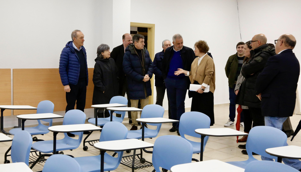 El conselleiro de Educación visita las obras en el IES Aquis Celenis, en Caldas
