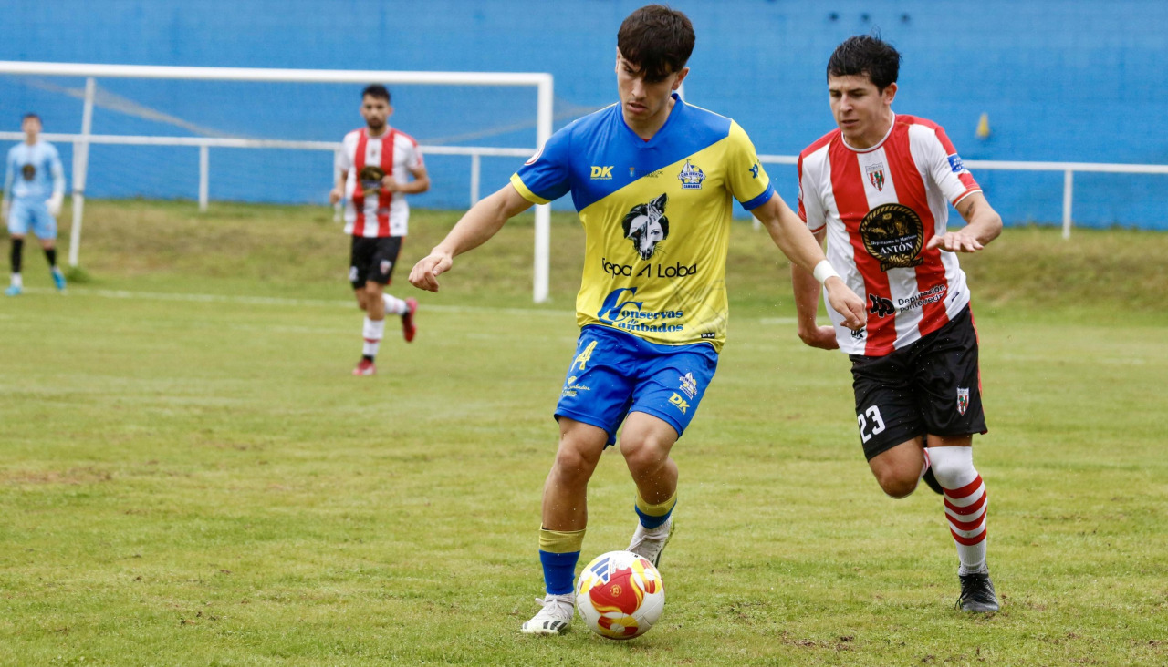 Noel Chaves durante un partido en Burgáns
