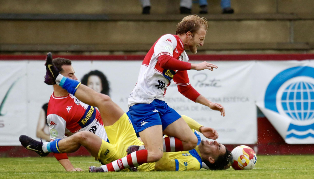 El Arosa empató a uno en A Lomba y se pone quinto