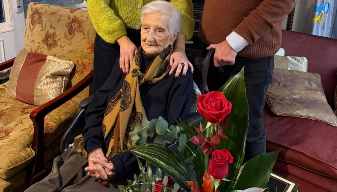 Dolores Rivera Soto cumplió 105 años el pasado viernes y sigue siendo la mujer más longeva de Ribeira