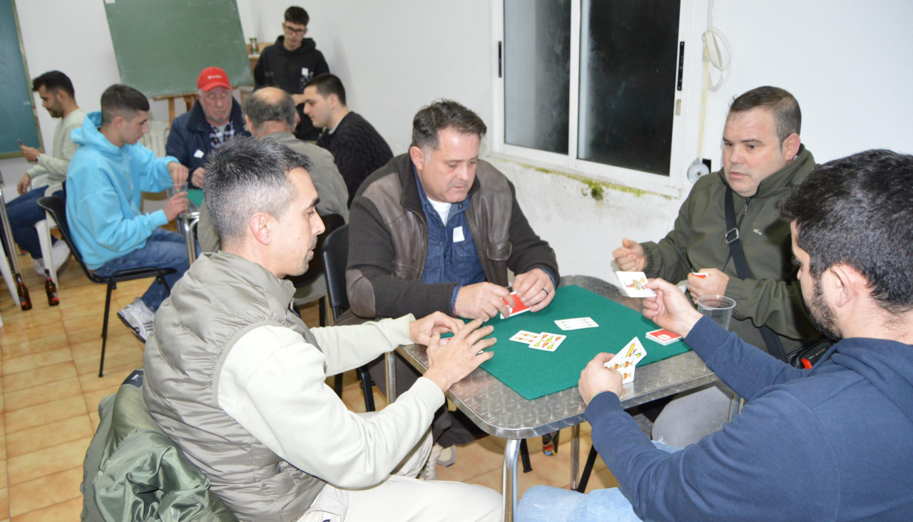 El campeonato de turco organizado por la comisión de fiestas de Taragoña se celebró en la primera planta del edificio del centro cultural de la parroquia rianxeira