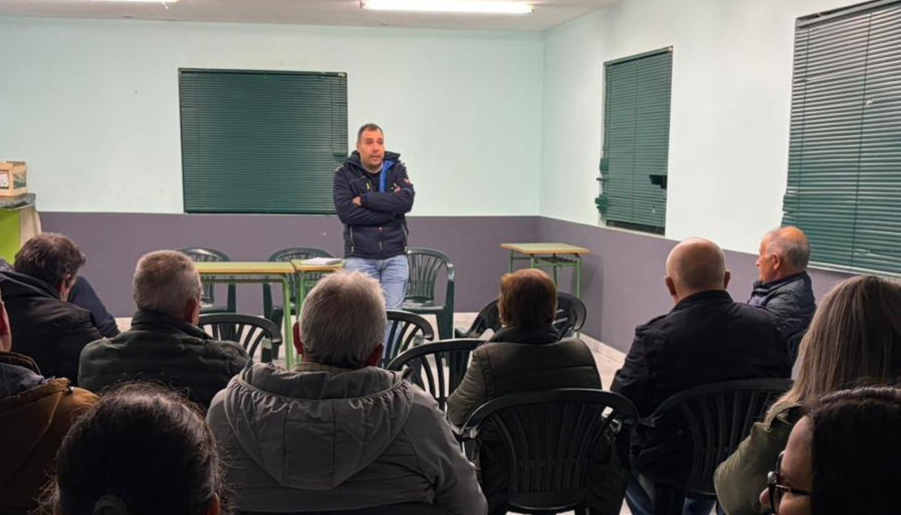 El alcalde, Jacobo Pérez, durante una de sus visitas por parroquias