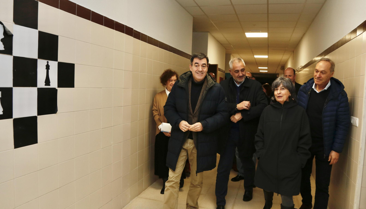 Román Rodríguez durante su visita al IES Aquis Celenis de Caldas