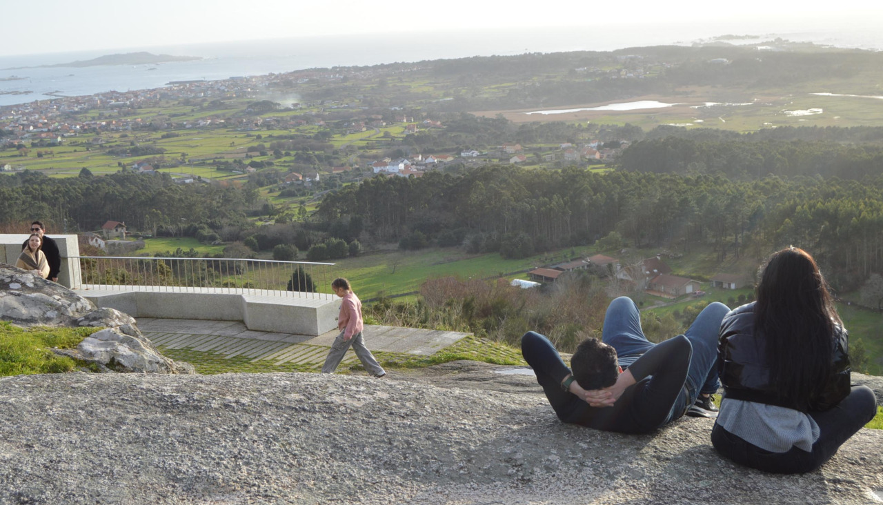 El mirador de Pedra da Ra es uno de los enclaves turísticos más visitados de la capital barbanzana