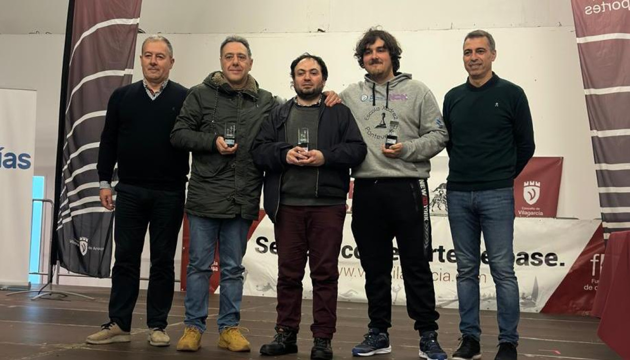 Carlos Coira entregó los trofeos en categoría sénior