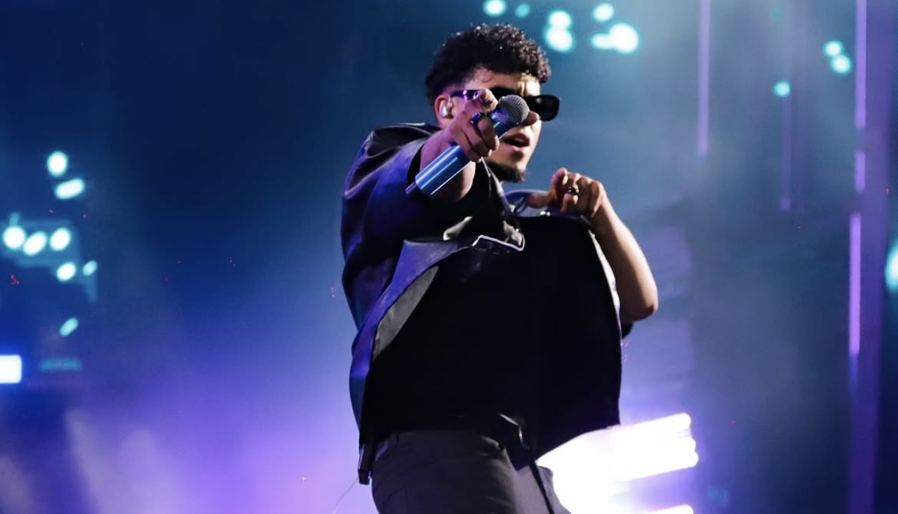 Kennet sobre el escenario de la Panorama City 