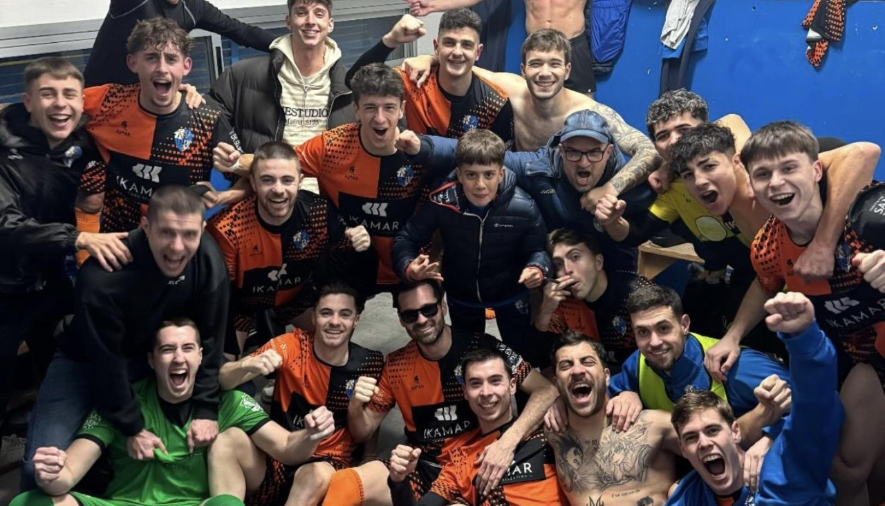 Los jugadores celebran en Porriño