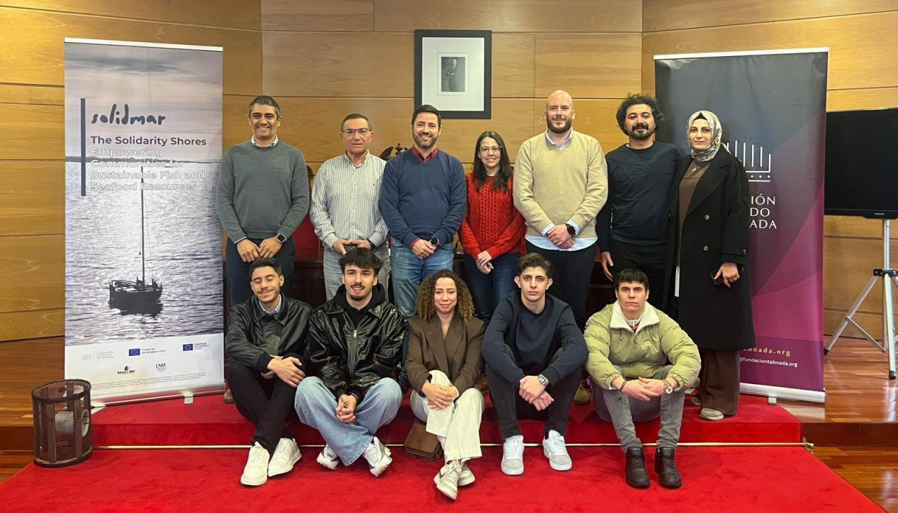 El Salón de Plenos del Concello acogió ayer el acto de presentación de esta actividad