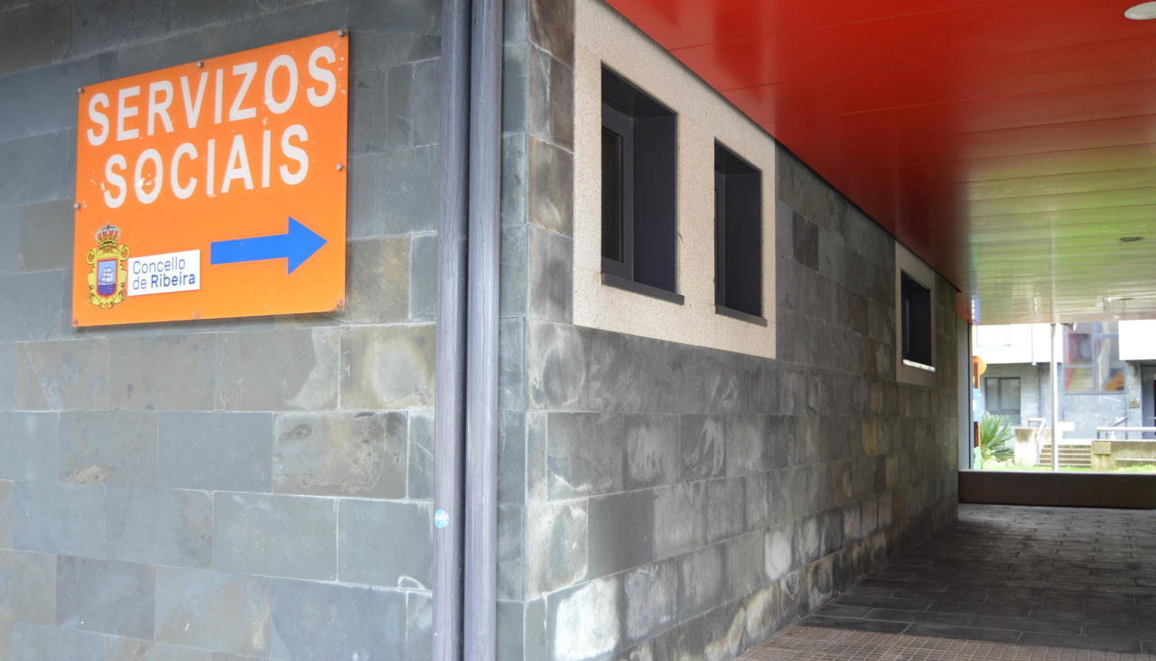 El contrato está orientado a reforzar la atención que presta el departamento municipal de Servizos Sociais a las personas inmigrantes