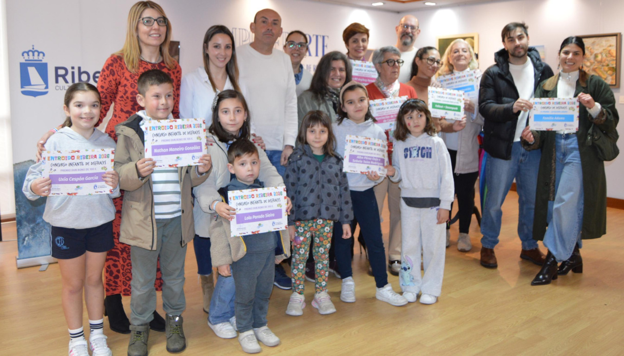 La entrega tuvo lugar en la sala de exposiciones del centro Lustres Rivas