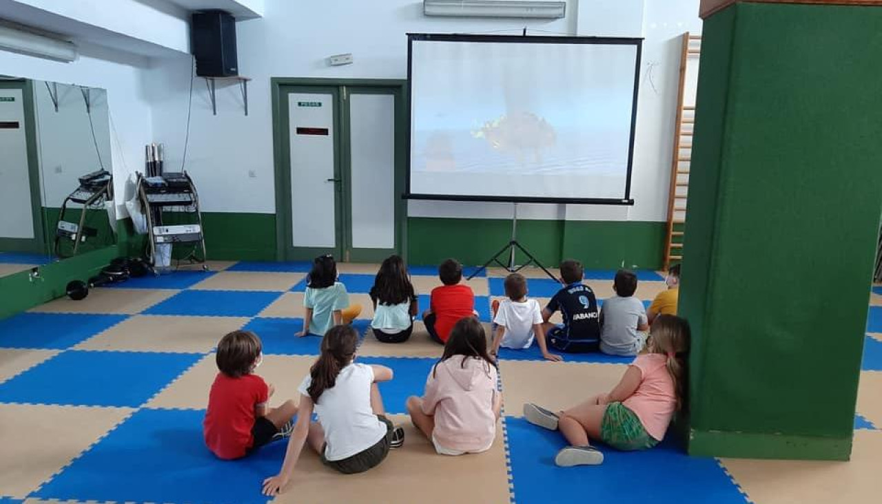 Niños y niñas participando en actividades del Plan Concilia hace unos años