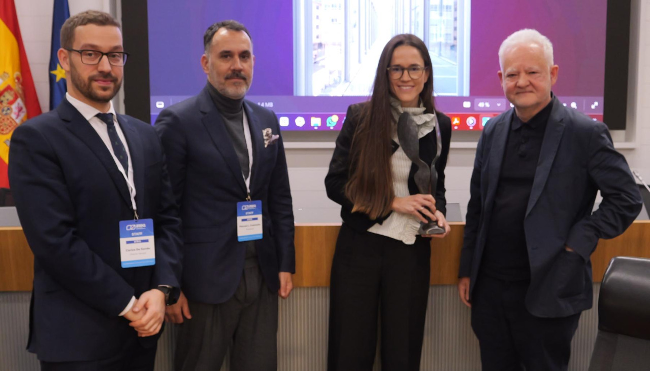 El arquitecto Carlos Seoane, que diseñó la rehabilitación del consistorio ribeirense, recibió el premio