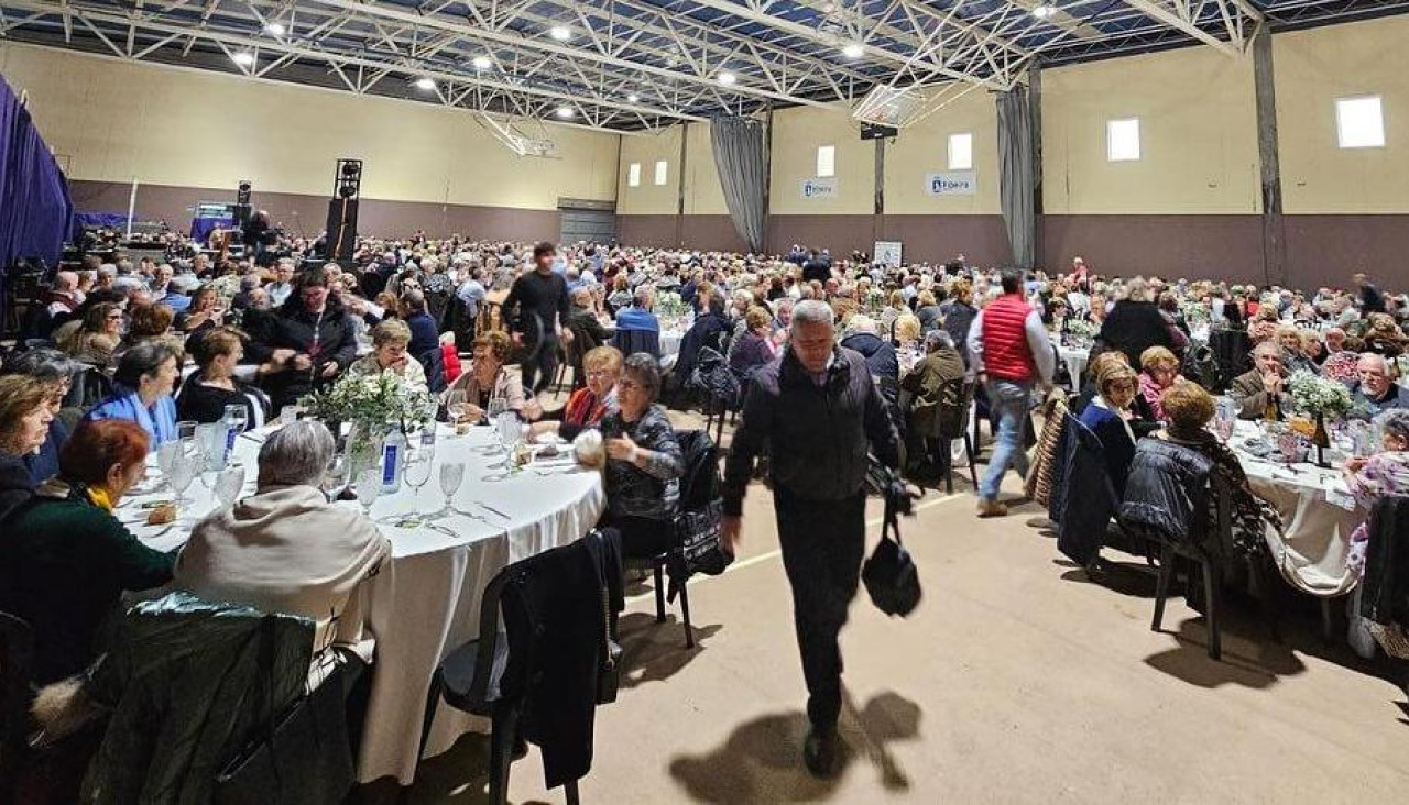 El pabellón polideportivo de A Fieiteira se reconvertirá en salón de banquetes
