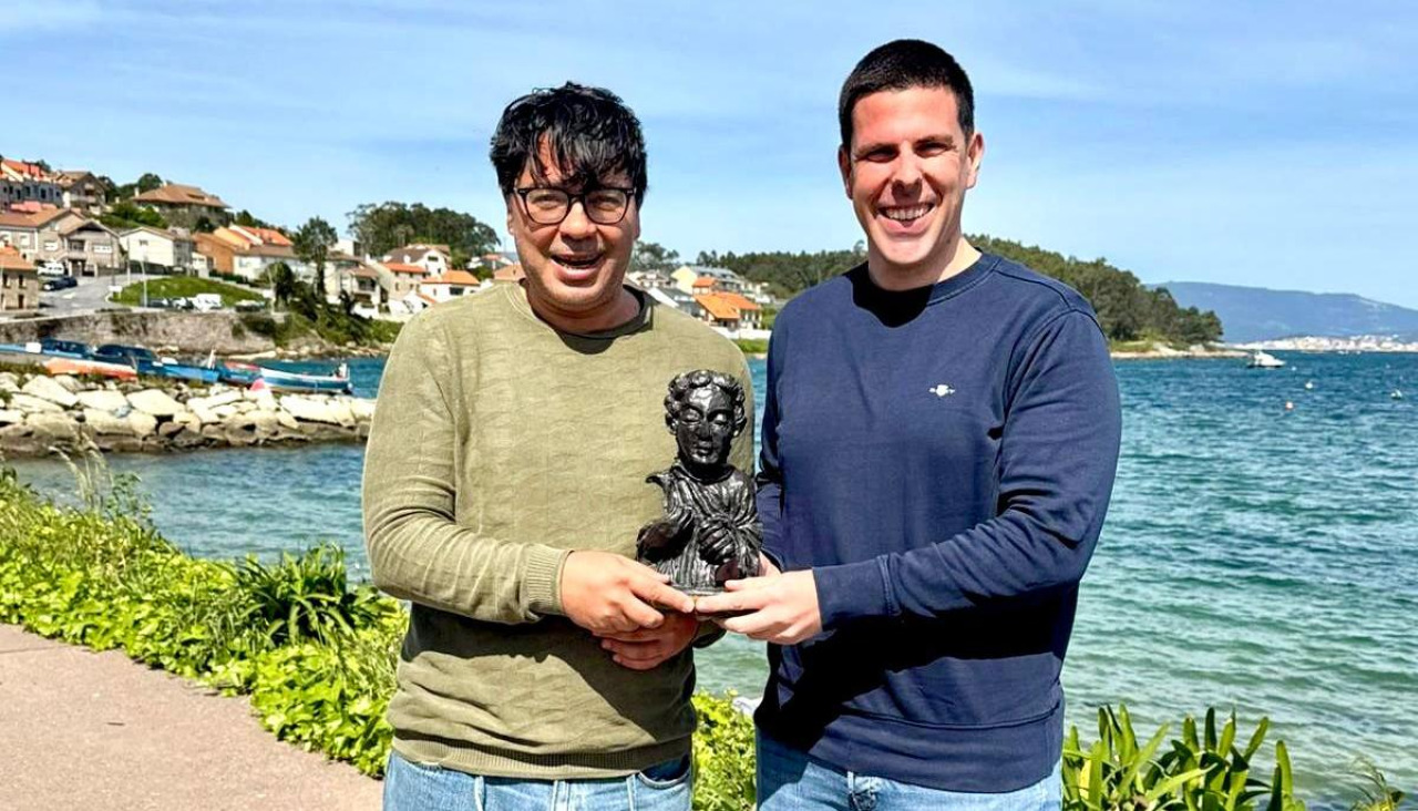 Arosa con el director y la estatuilla, este fin de semana