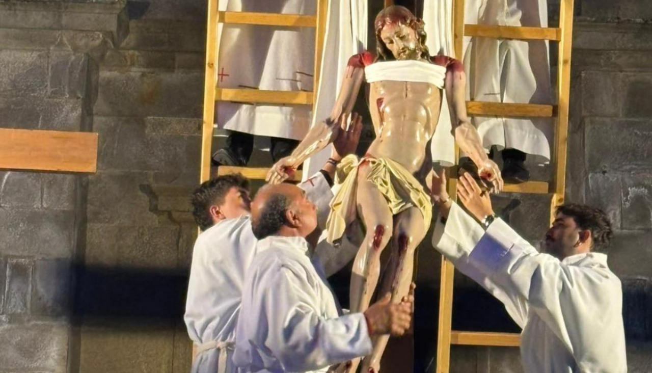 Recreación del Desenclavo en el atrio de la iglesia de Ribeira