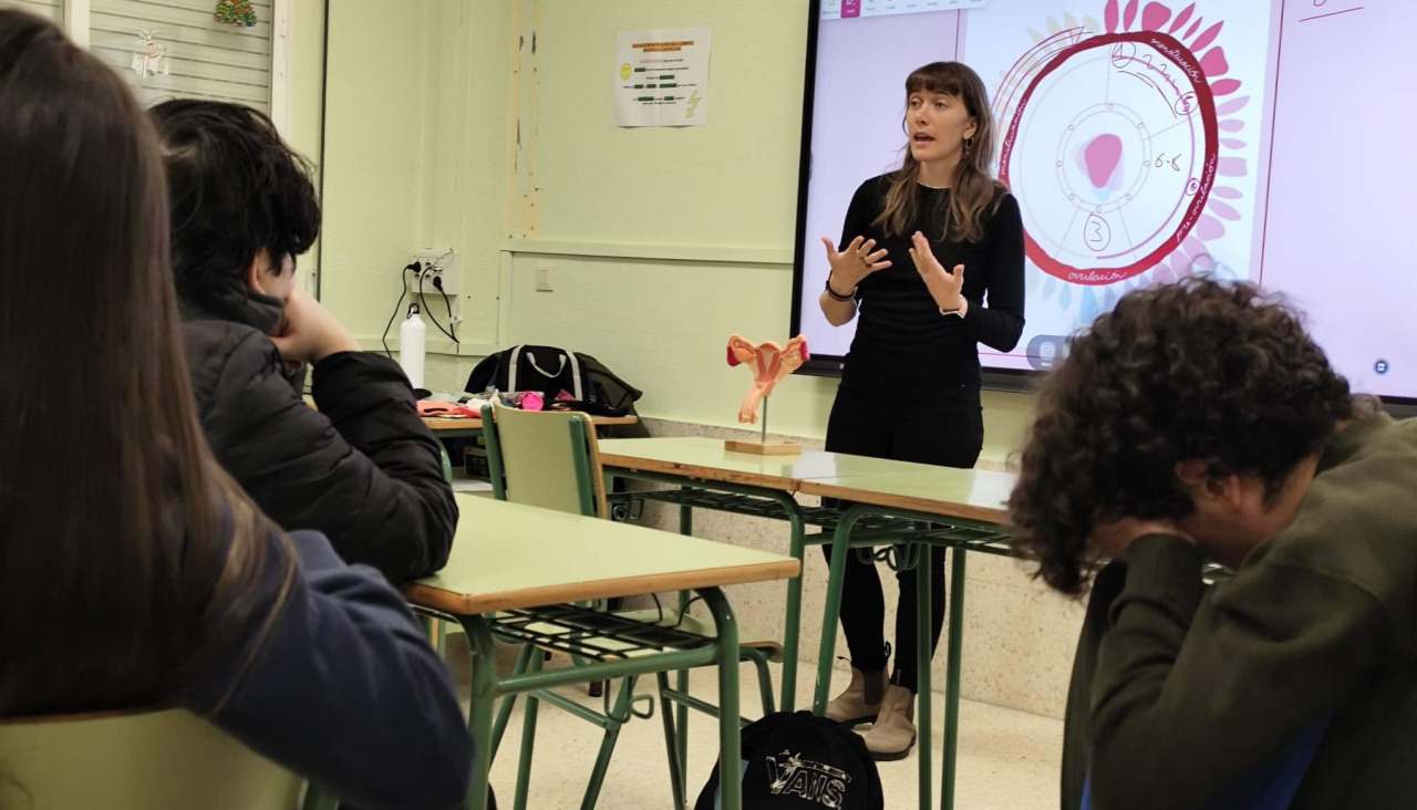Una de las acciones formativas impartidas en los centros de enseñanza cambadeses