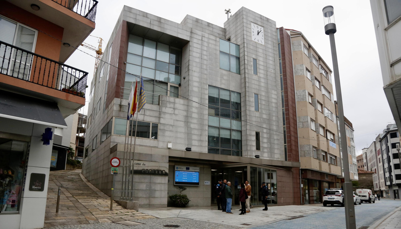 Fachada del Concello de Sanxenxo