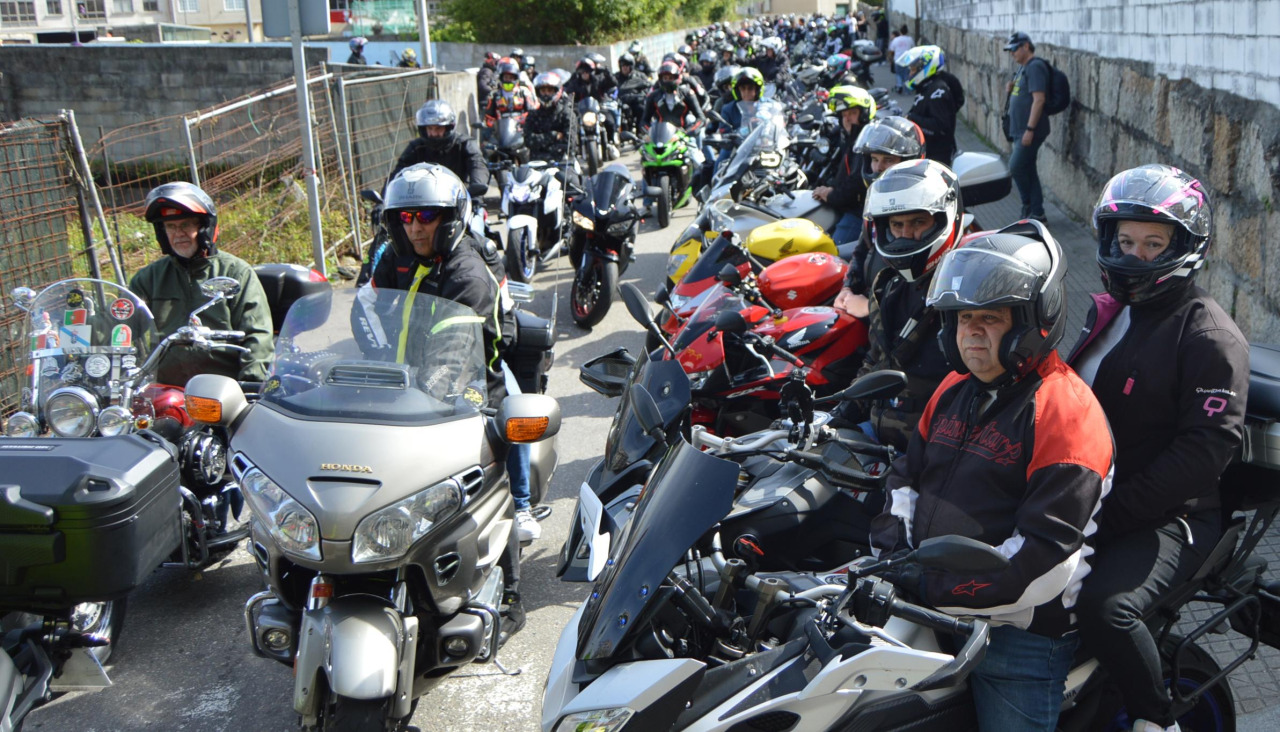 Cientos de moteros se dieron cita en la salida de la ruta mototurística