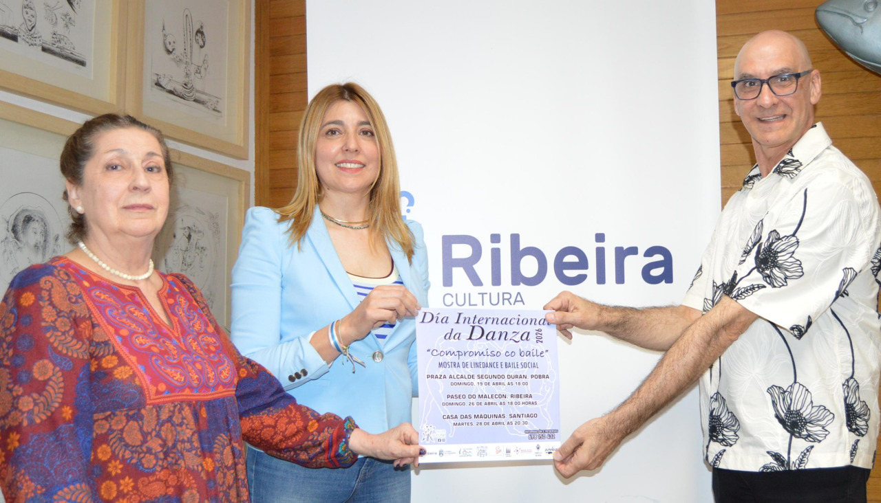La presidenta y el director del Taller Alecrín, Lola López y Francisco Muñiz, acompañados de la concejala Ana Barreira, presentaron el cartel de la actividad de este domingo en el Malecón