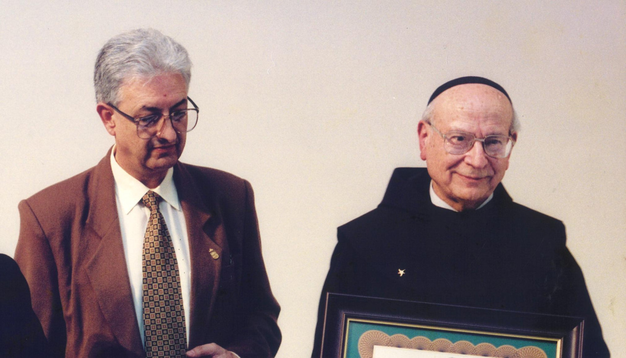 El Padre Isorna oficiaba sus misas, emitidas por televisión, en gallego