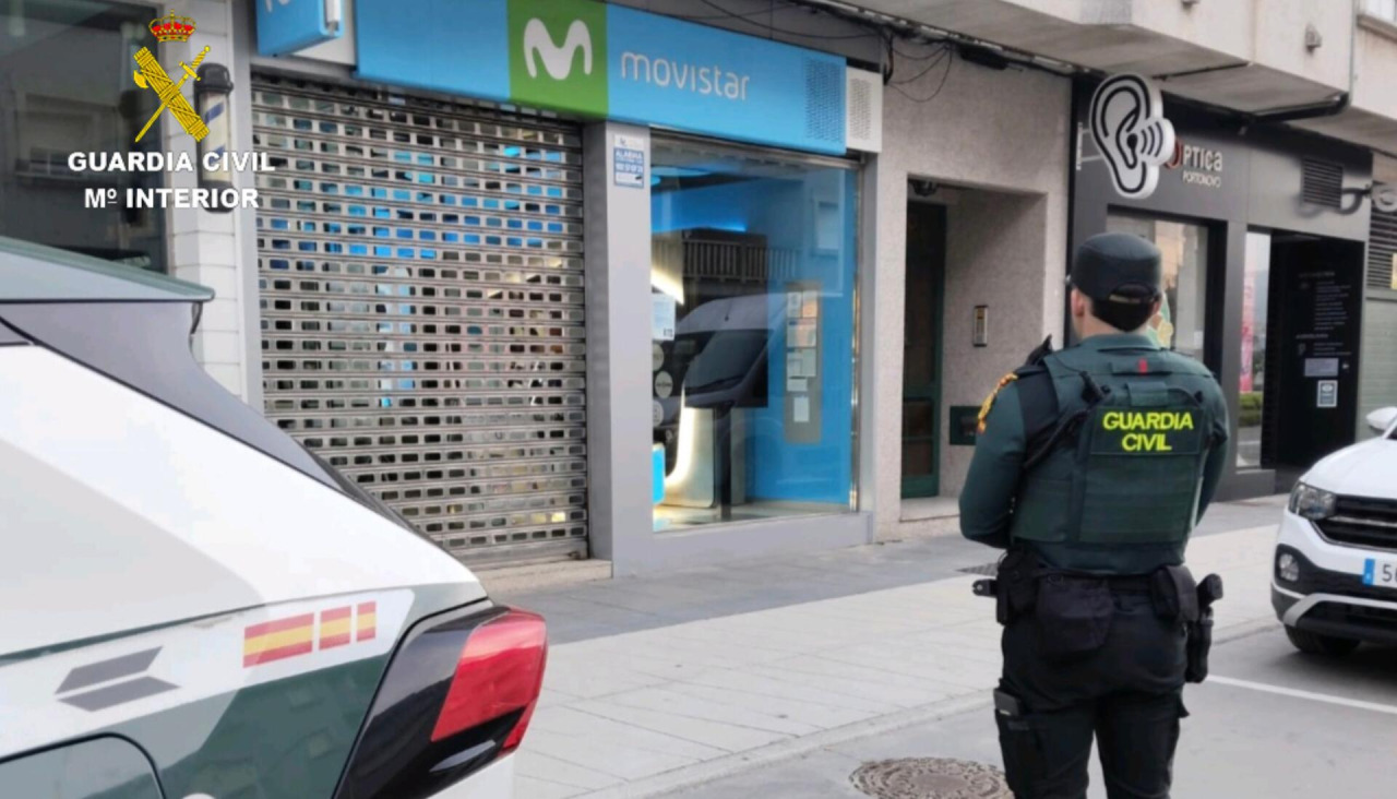 Un agente de la Guardia Civil en Sanxenxo