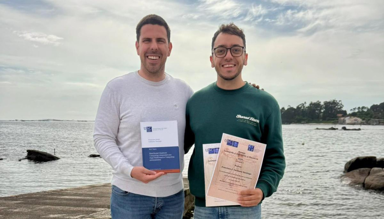 El regidor, junto al joven recién galardonado