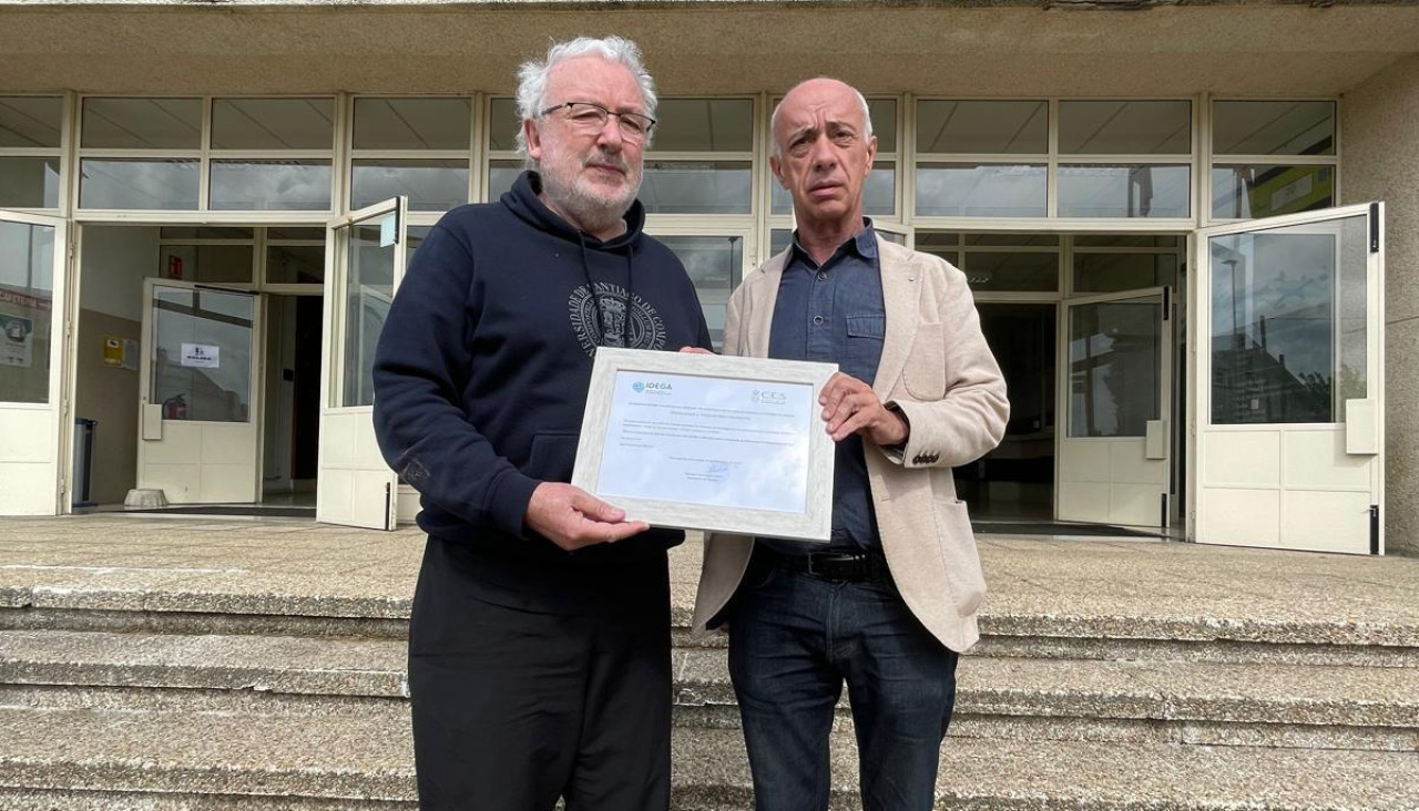 El investigador, con el alcalde, Gonzalo Durán