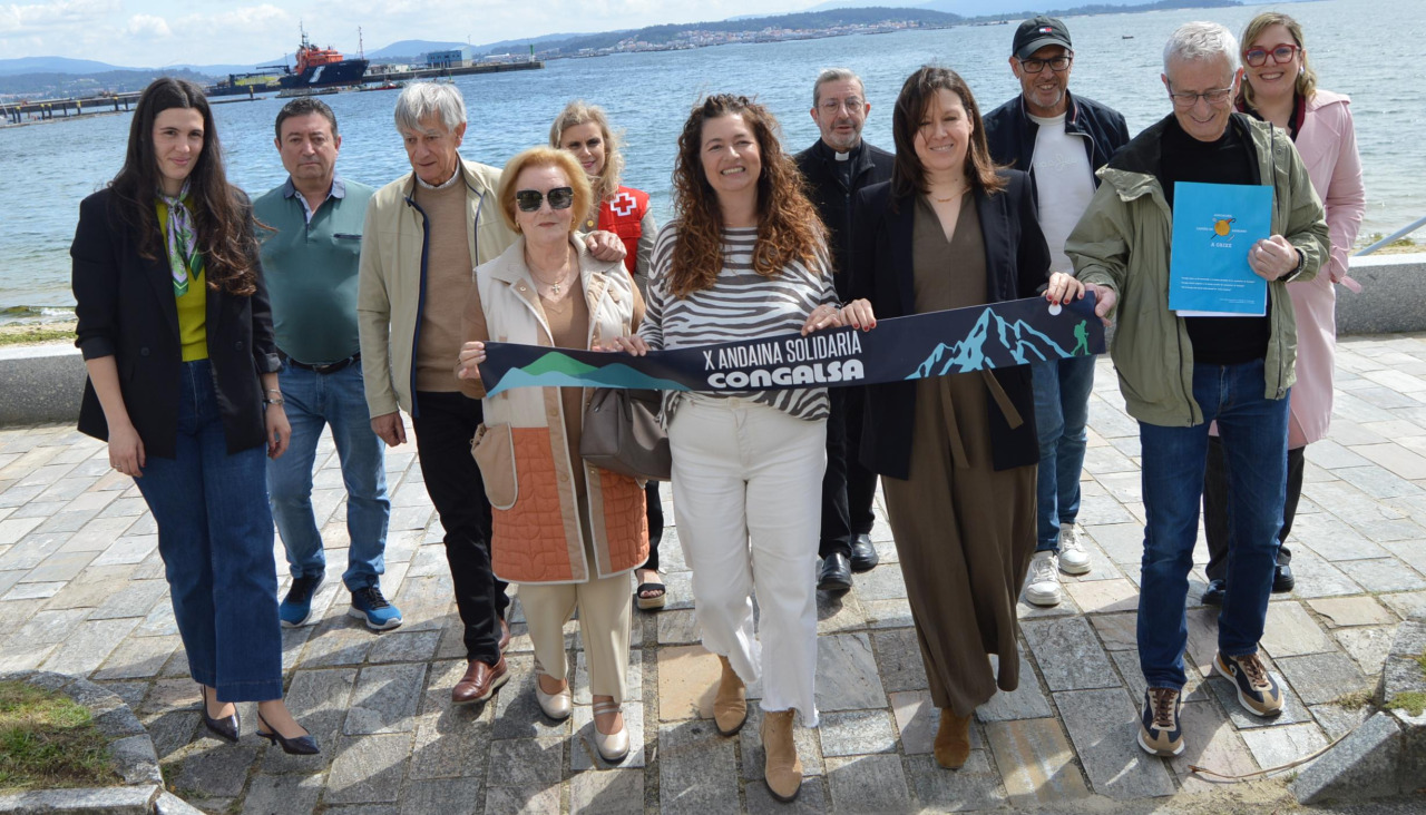 Representantes de la organización y de entidades colaboradoras y beneficiarias presentaron este mediodía la X Andaina Solidaria de Congalsa en el Paseo do Areal de A Pobra