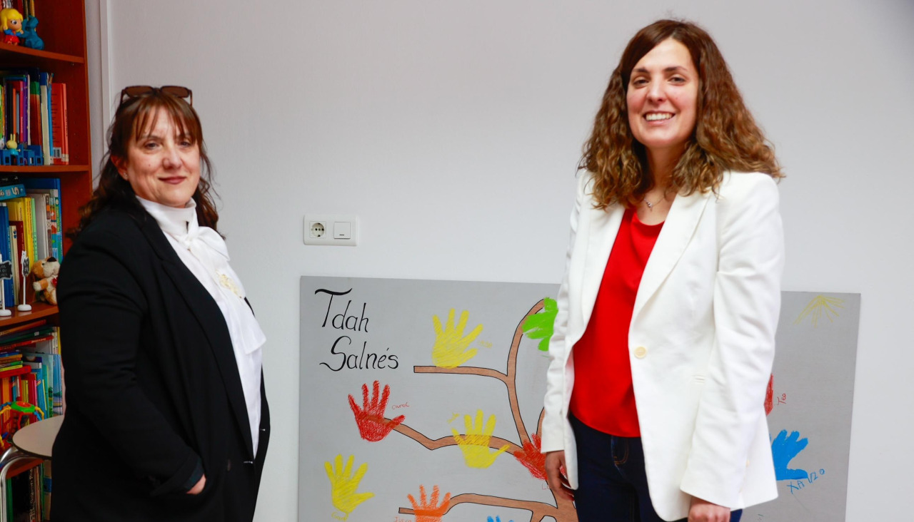 La presidenta de TDAH Salnés, Eva Silva, y la psicopedagoga de la asociación, Andrea Fernández