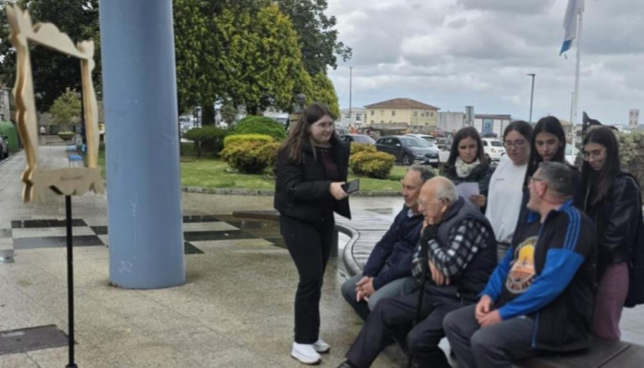 El alumnado del instituto rianxeiro entrevistó a ciudadanos para activar una mirada distinta sobre algunos de los espacios más significativos de esa localidad barbanzana