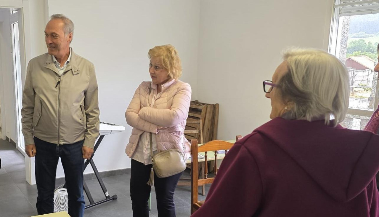 La visita del delegado territorial, Agustín Reguera, a la asociación
