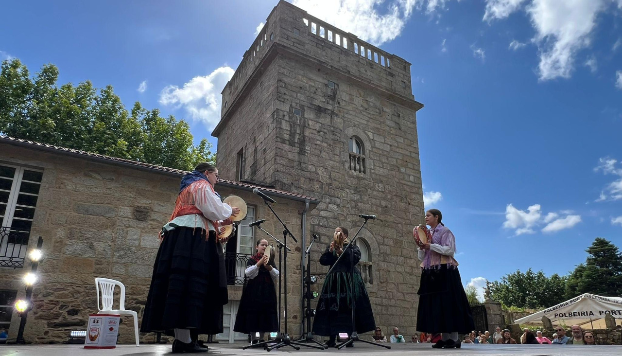 Las exhibiciones de baile tradicional gallego y las actuaciones folclóricas fueron algunos de los grandes atractivos de la jornada