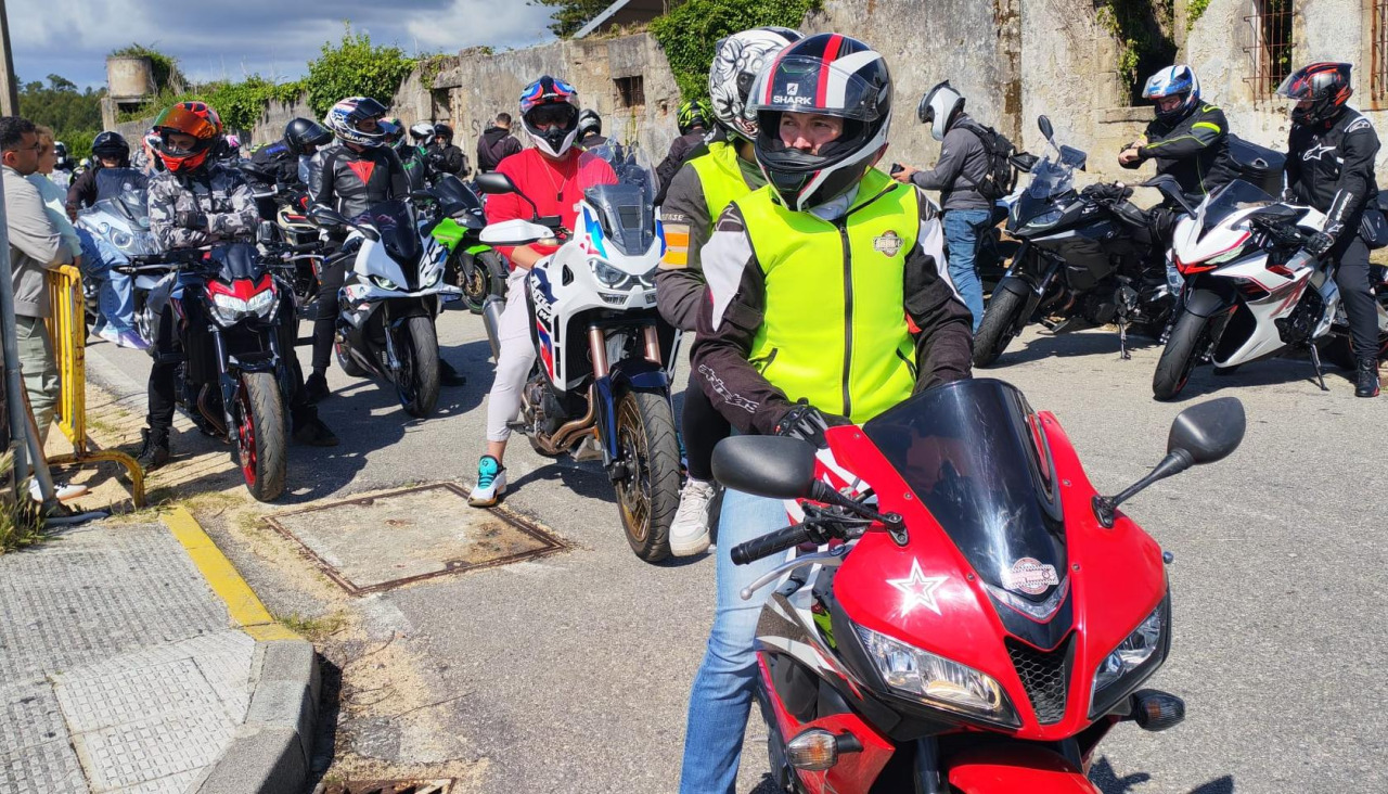 Un total de 275 motos participaron ayer en la segunda y última ruta mototurística, que esta vez discurrió por lugares emblemáticos de A Pobra, como la playa de Cabío y el monte de A Curota