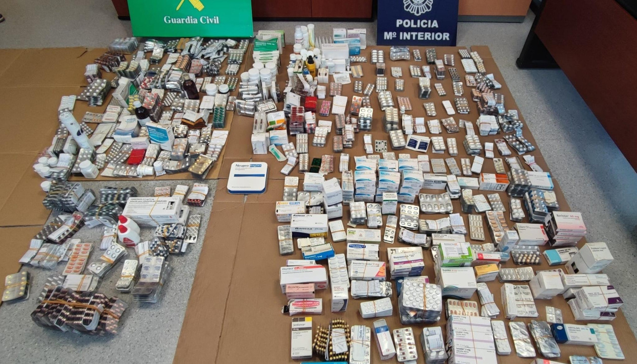 Parte de la mercancía intervenida por la Guardia Civil y la Policía Nacional