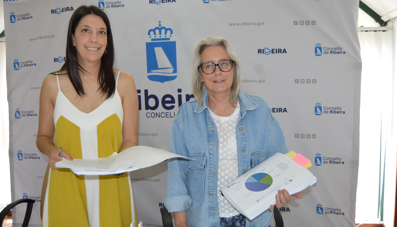 La alcaldesa, María Sampedro, y la concejala de Facenda, Herminia Pouso", comparecieron para dar explicaciones sobre el presupuesto y valorar la intervención de la oposición