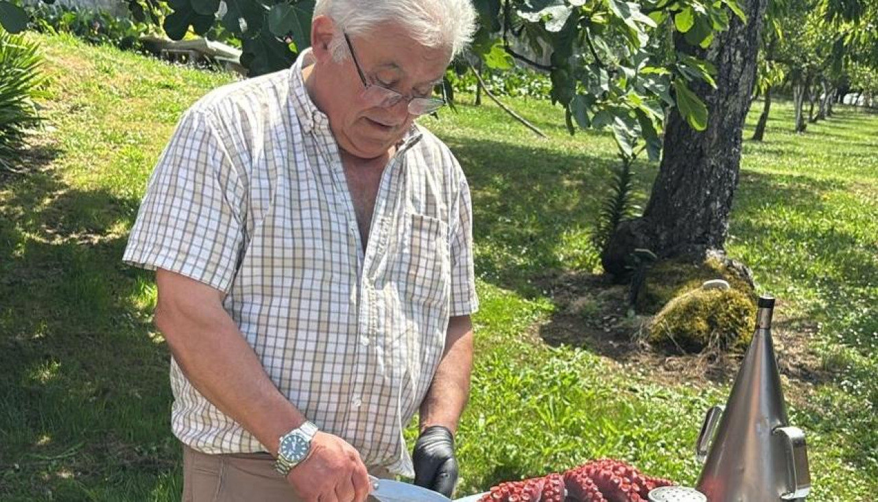 El caldense que regía ‘O Muíño de Valerio’ se jubila tras 40 años dedicados a la hostelería