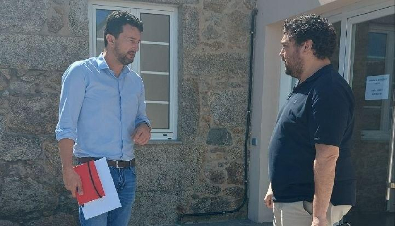 Mougán y el diputado Julio Torrado en una visita al departamento