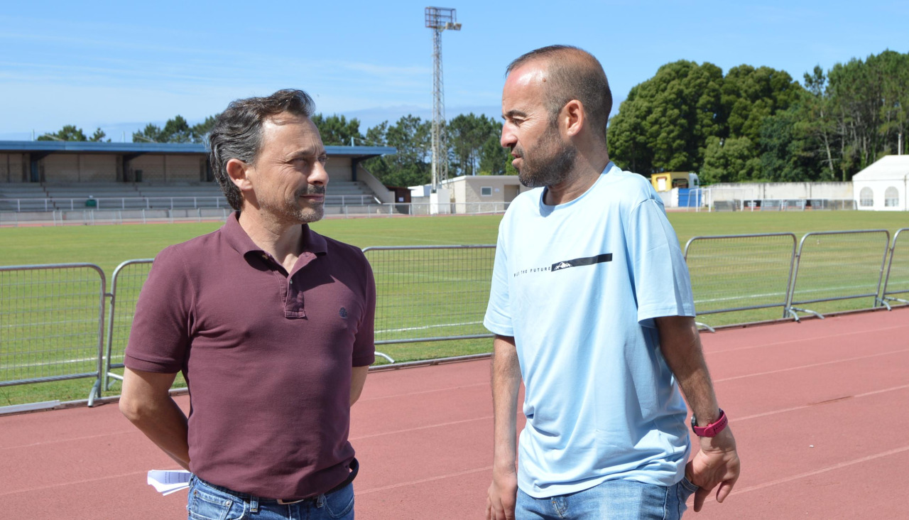 Fran Romay y Álex Vidal, técnico municipal y concejal del departamento de Deportes, ofrecieron detalles de la programación estival