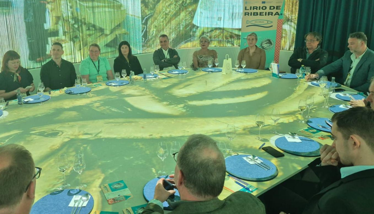 Representantes de la OPP83 destacaron ante los asistentes al foro olívico la calidad, la frescura, la sostenibilidad y el valor comercial de tres de las especies más representativas de la flota ribeirense