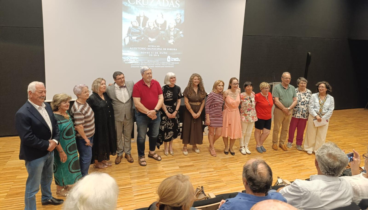 Los promotores de la pieza audiovisual durante su estreno en el auditorio municipal
