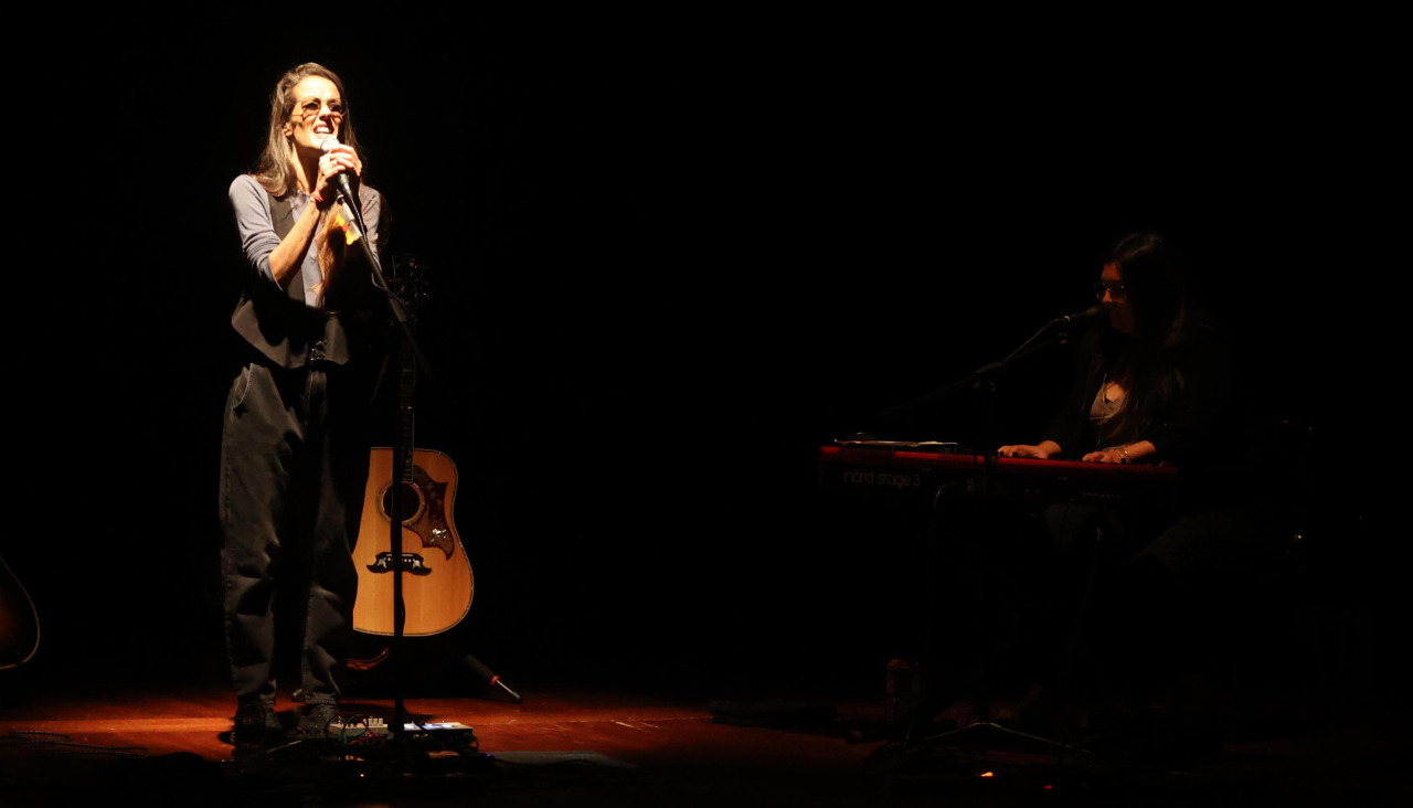 La cantante Vega, durante un concierto en Vilagarcía