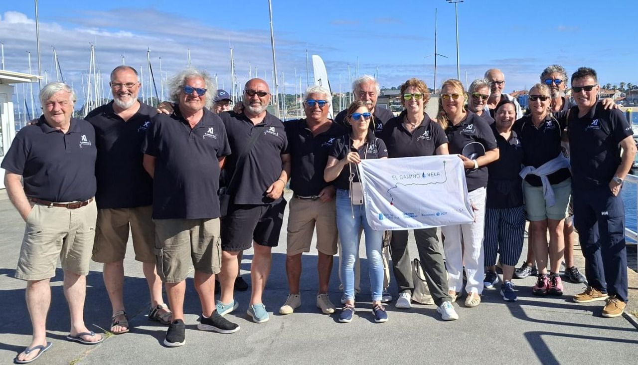 Los expedicionarios, en su gran mayoría procedentes de Francia, fueron recib idos en el puerto pobrense