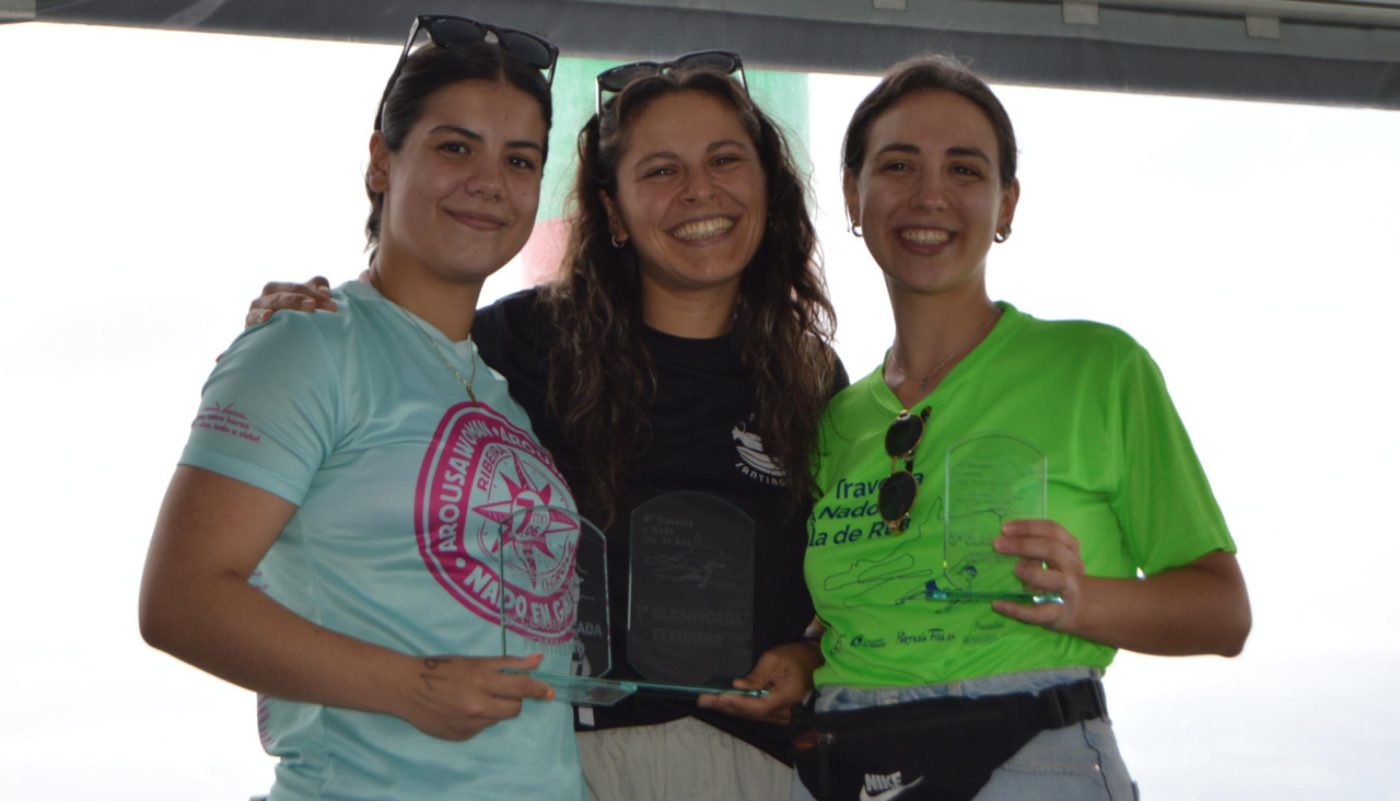 Uxía Martínez García, de Arousaman; Rosalía García Míguez, del Club Natación Cidade de Santiago) y la madrileña Alba Nájera Escudero quedaron en segunda, primera y tercera posición en féminas