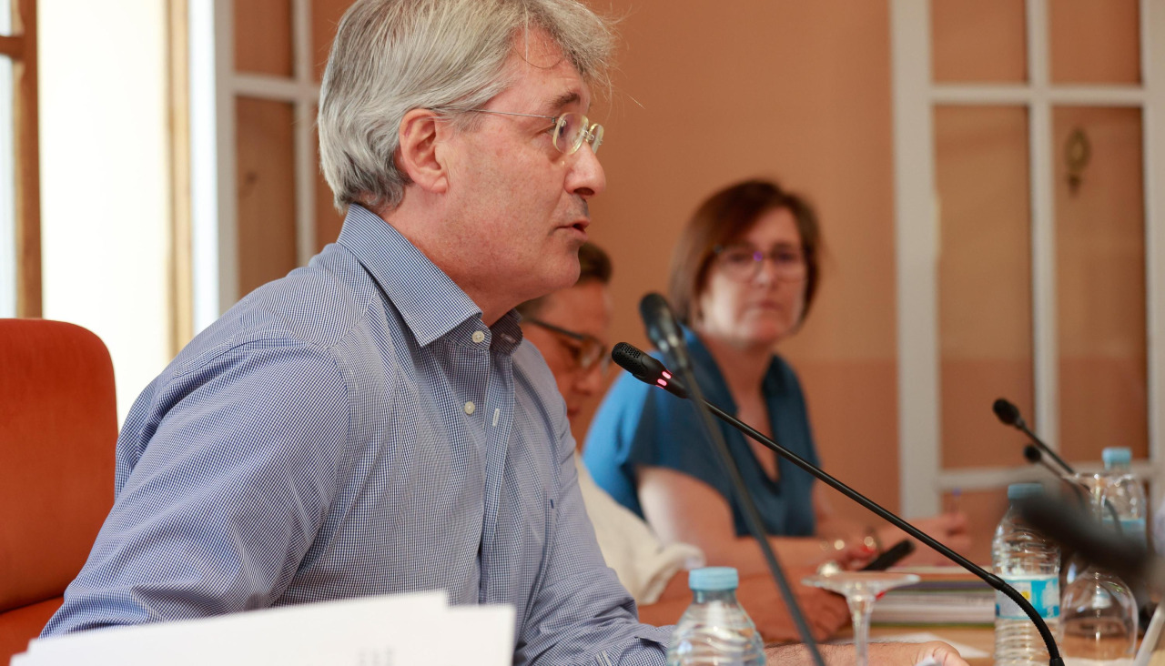 El alcalde de O Grove, José Cacabelos, durante un Pleno