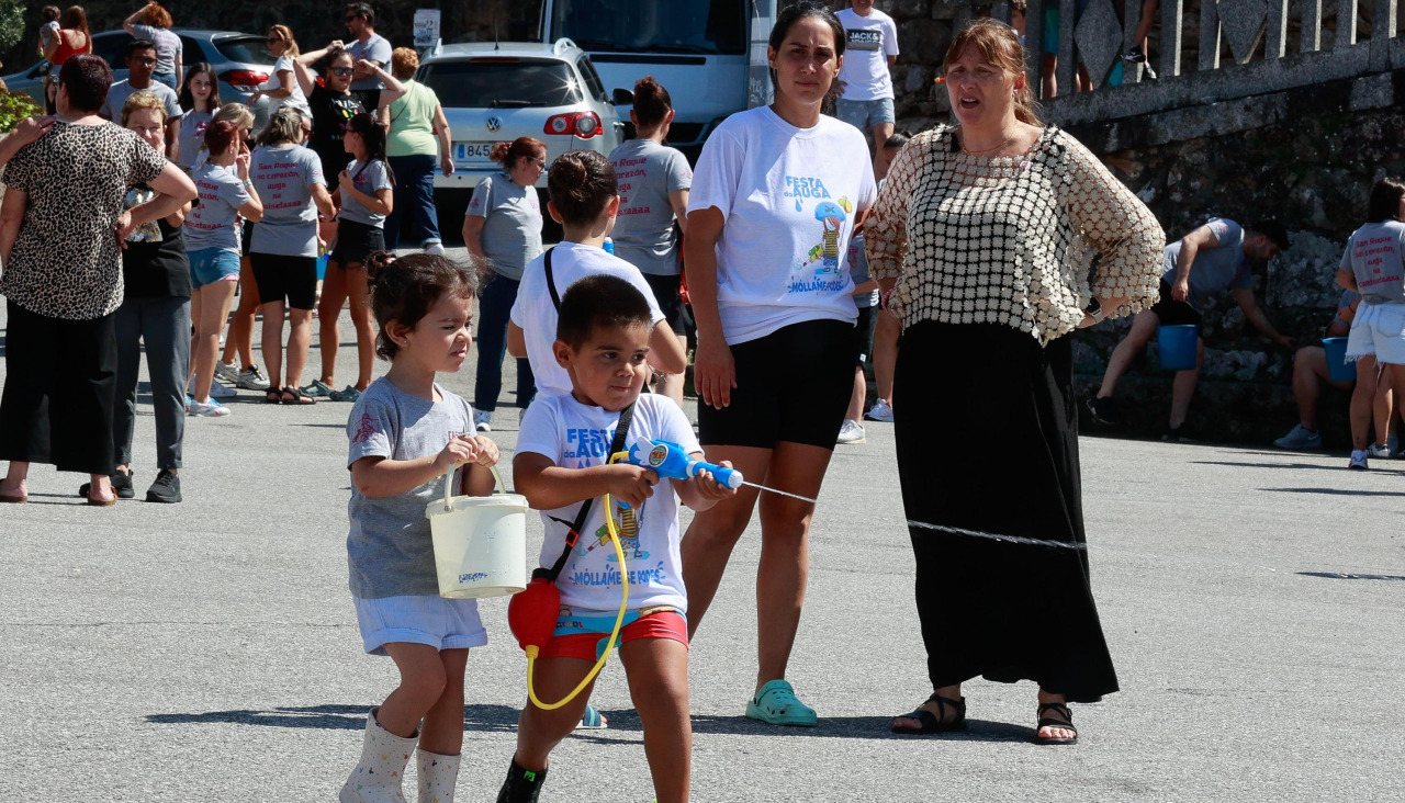 Pequeños participantes en las fiestas de Castroagudín