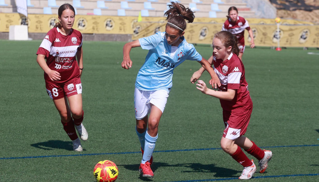 Partido de fútbol femenino en el Torneo Ramiro Carregal