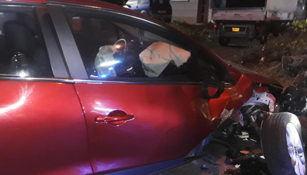 Un conductor resulta herido tras salirse de la vía y chocar contra un ...